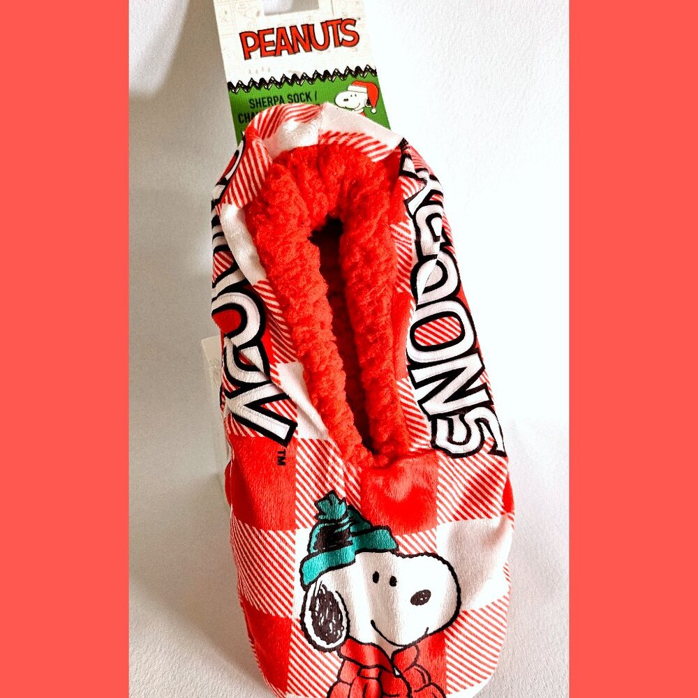 Brand NEW Peanuts Snoopy Sherpa Sock Slippers